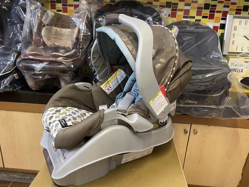 คาร์ซีทเด็กอ่อนมือสอง Graco ในรูปแบบตะกร้าหิ้ว ในราคา 1,290 บาท