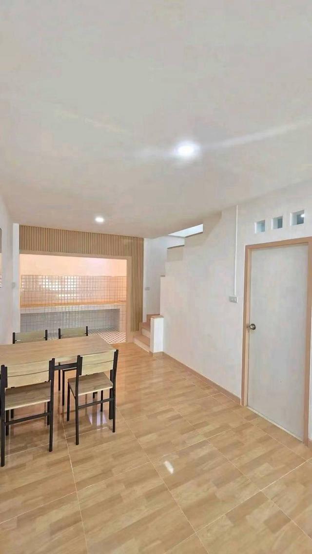 🌳 หน้าบ้านติดสวนหย่อมโครงการ ถนนเมน ซอย 2! 🏡 ✨ ขายทาวน์เฮ้าส์ 2 ชั้น 16 ตร.ว. 2 นอน 2 น้ำ ม.มนวดี บางบัวทอง 10