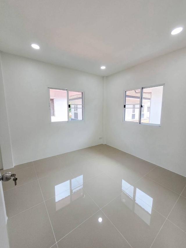 หมู่บ้านบุรีรมย์ คู้บอน 41บ้านแฝด รีโนเวทเนื้อที่ 37 ตร.ว.ทำเลคนตามหา 18