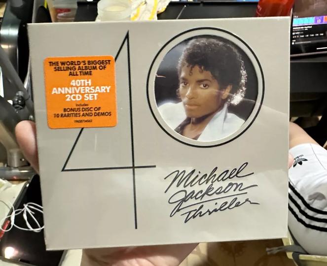แผ่น Cd เพลง Michael Jackson Thriller ครบรอบ 40 ปี 2 ปี