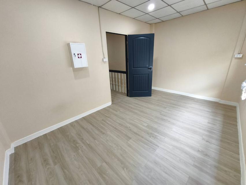 ขายบ้าน 3 ชั้น รีโนเวทใหม่ทั้งหลัง พร้อมอยู่ หมู่บ้านธนะสิน 9 นวมินทร์ 86 7