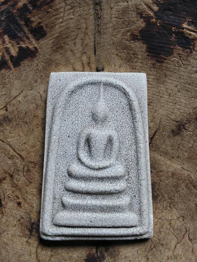 พระเครื่องหลายรุุ่นหลายราคา รูปที่ 17