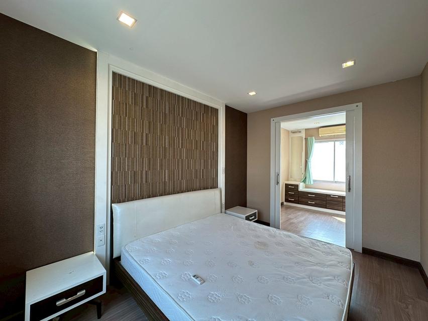 ขายถูกมาก!!  ทาวน์โฮม 2 ชั้น  อารียา เดอะคัลเลอร์ 1 ( Areeya The Color 1 ) อยู่ต้นโครงการ ตกแต่งเต็มพื้นที่ เปิดเป็น Home office ได้เลย ใกล้รถไฟฟ้า สา 10