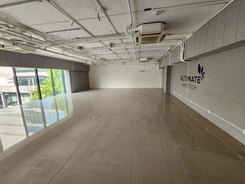 ให้เช่าอาคารสำนักงาน รัชดาลาดพร้าวพื้นที่ใช้สอย 2,000 ตารางเมตรที่จอดรถกว่า 400 คัน  ค่าเช่า 800,000 บาท/เดือน 4