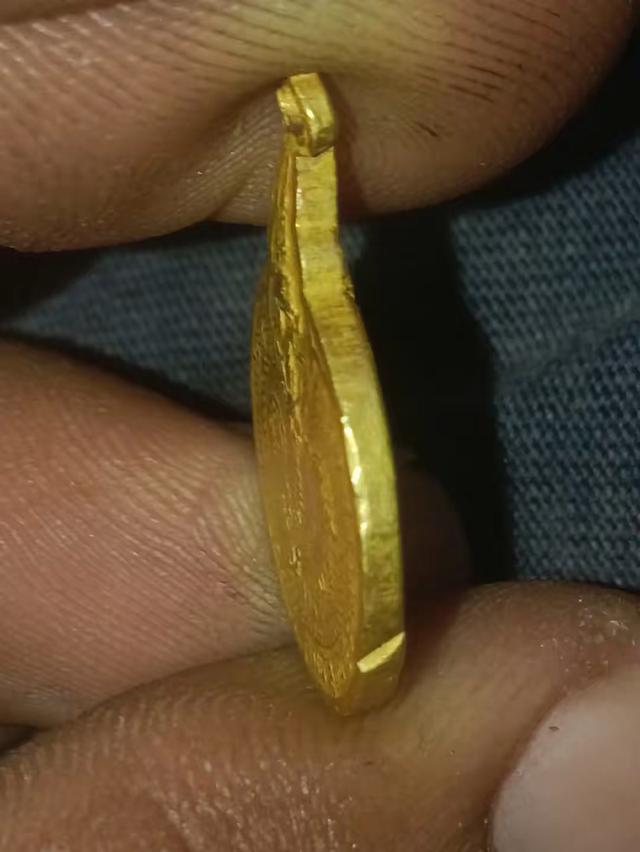 หลวงปู่แหวนรุ่นเราสู้เนื้อทองคำ รูปย่อยที่ 4