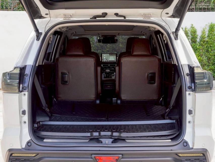 Toyota Innova Zenix 2.0 Hev Premium ปีจด 2024 19