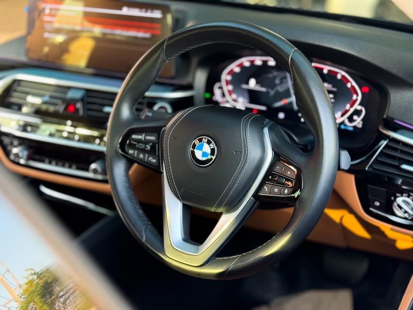 รหัสรถ MCA2889 2022 BMW 530e M-SORT LOOK Plug-in Hybrid G30 13