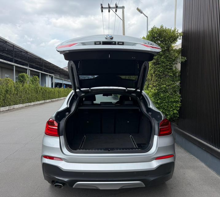 BMW X4 M Sport SUV ดีเซล 2.0 ขับ 4 หลังคา Sunroof รถศูนย์ ประวัติครบ รูปที่ 5