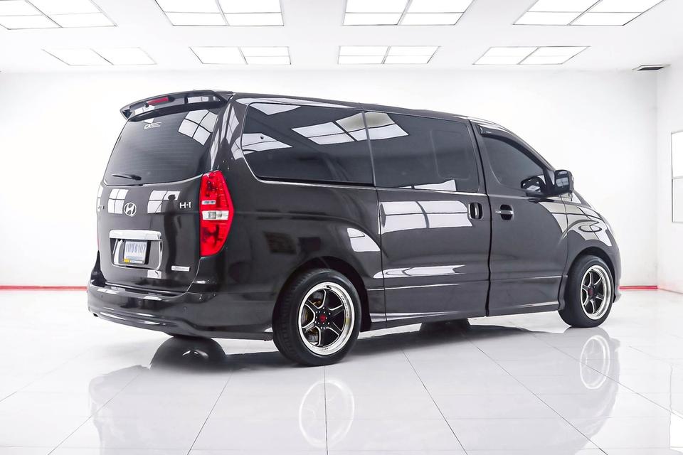 HYUNDAI H1 2.5 DELUXE AT 2017รถตู้ VIP 11 ที่นั่ง นั่งสบาย เดินทางทั้งครอบครัว รูปที่ 3
