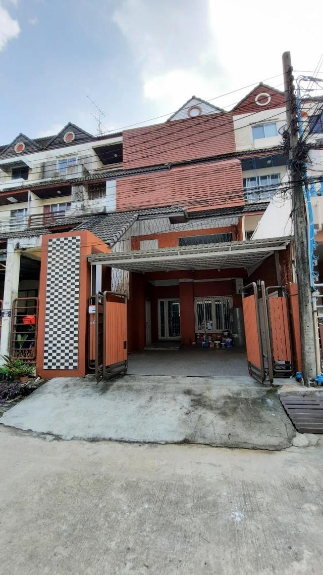ขายด่วน พร้อมผู้เช่า ทาวน์เฮ้าส์ 4 ชั้น หมู่บ้านวราธรวิลล์ พัฒนาการ 44  1