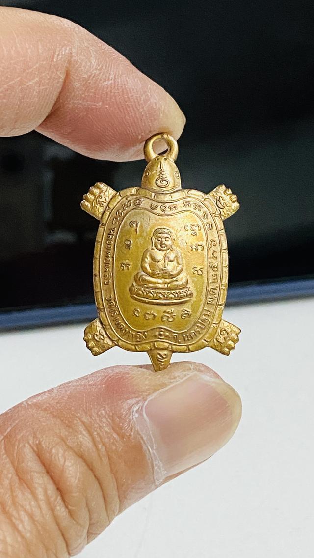 พญาเต่าเรือน หลวงปู่หลิว วัดไร่แตงทอง รุ่นไตรมาสเล็ก 2536 เนื้อนวะโลหะ เนื้อออกแก่ทอง สภาพสวย