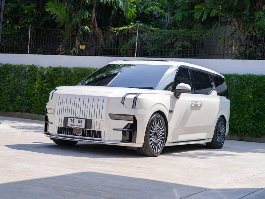 Zeekr 009 Flagship 6-Seaters Dual Motors AWD 2025 สีขาว