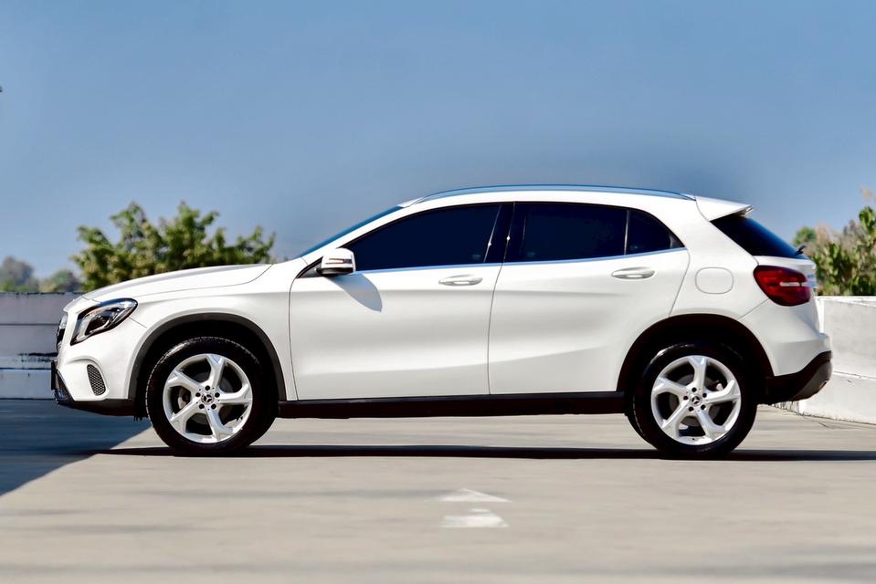 Mercedes-Benz GLA 200 AMG Dynamic 1.6 7A/T ปี 2019 8