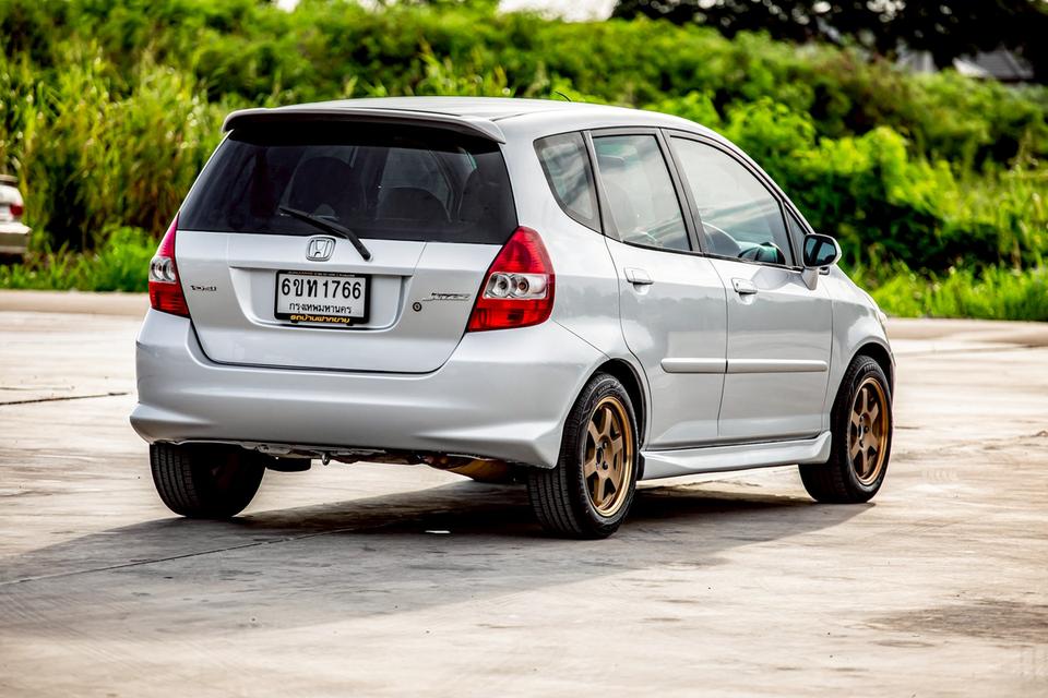 Honda Jazz 1.5S เกียร์ออโต้ ปี 2005 สีเทา  7