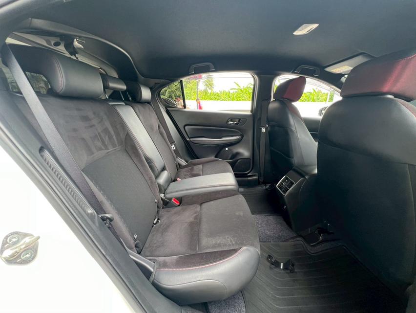 ปี 2023 Honda City 1.5 e:HEV RS Hatchback  17