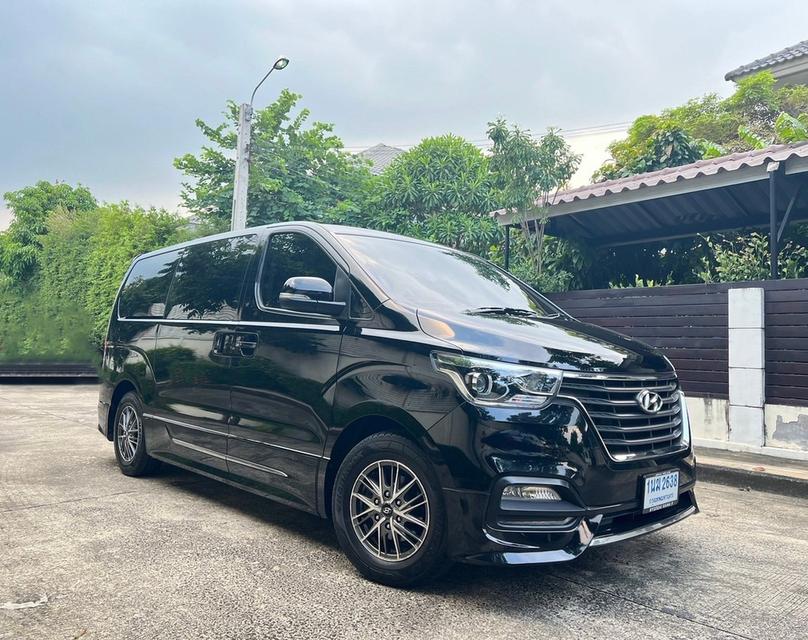 Hyundai H1 2.5 Elite Ns ดีเชล สีดำปี2022 2