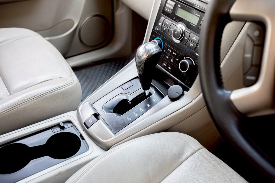 CHEVROLET Captiva 2.4 LT AWD ปี 2012 เกียร์ออโต้ สีขาว Suv 7 ที่นั่ง รูปที่ 18