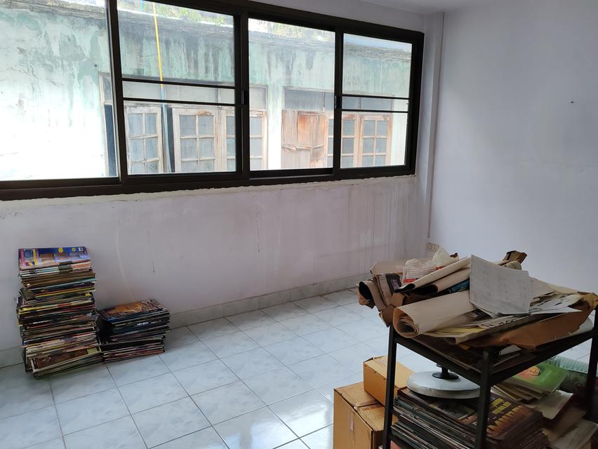 อาคารพาณิชย์ที่อยู่อาศัย 11