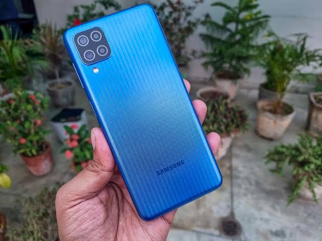 Samsung Galaxy F12 สีน้ำเงิน 1