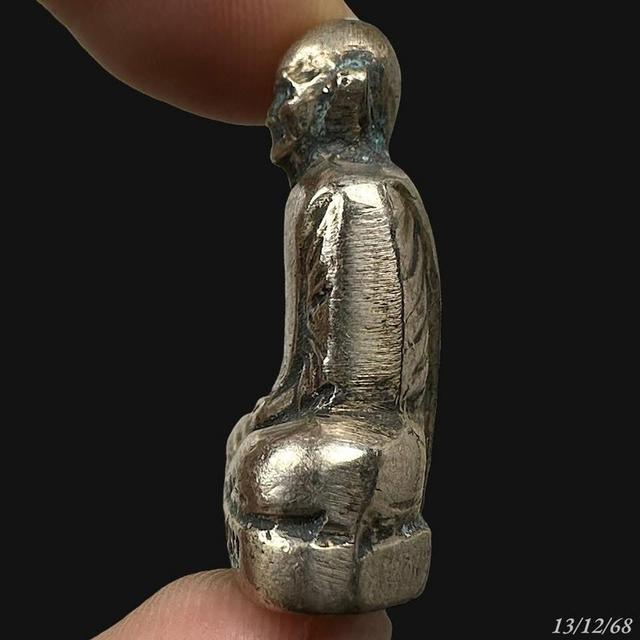 รูปหล่อ หลวงพ่อพรหม วัดช่องแค ก้นระฆัง 3