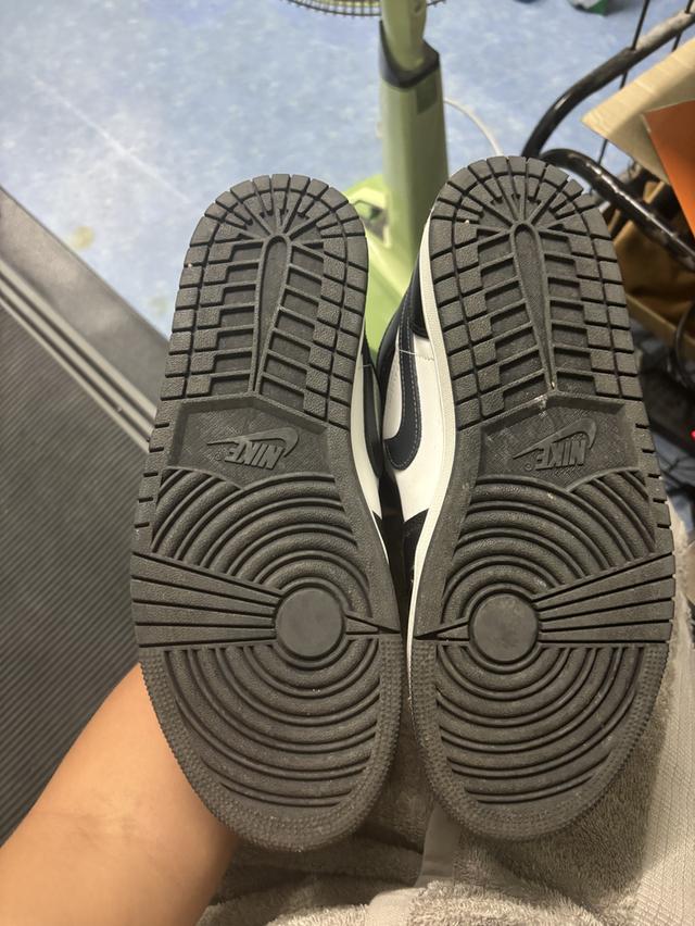 รองเท้าNike Air Jordan 1 Mid (Black/White) รูปที่ 3