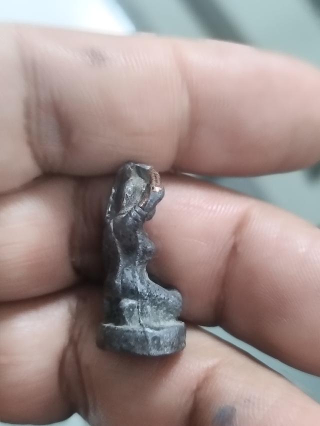 รูปหล่อพระแม่ธรณีบีบมวยผม ไม่ทราบที่ เนื้อทองเหลืองเก่า น่าสะสม 3