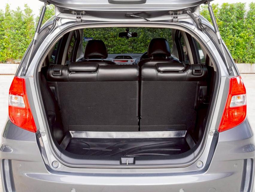 Honda jazz 1.5SV ปี 2012 Sาคา : 289,000 บ. วิ่งน้อย 8 หมื่น km.   ฟรีดาวน์  10