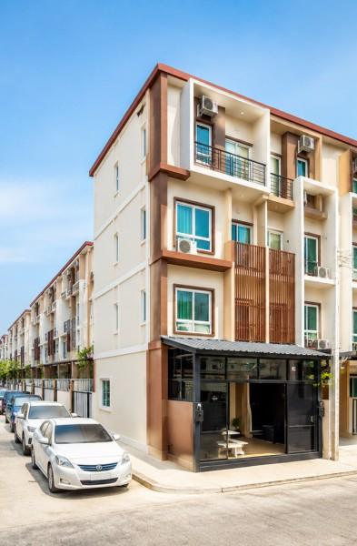 ทำเลอ่อนนุช-ลาดกระบัง 3 นอน ใกล้โรบินสัน ลาดกระบัง 300 ม. โฮมออฟฟิศหัวมุม ติดถนนเมน 8