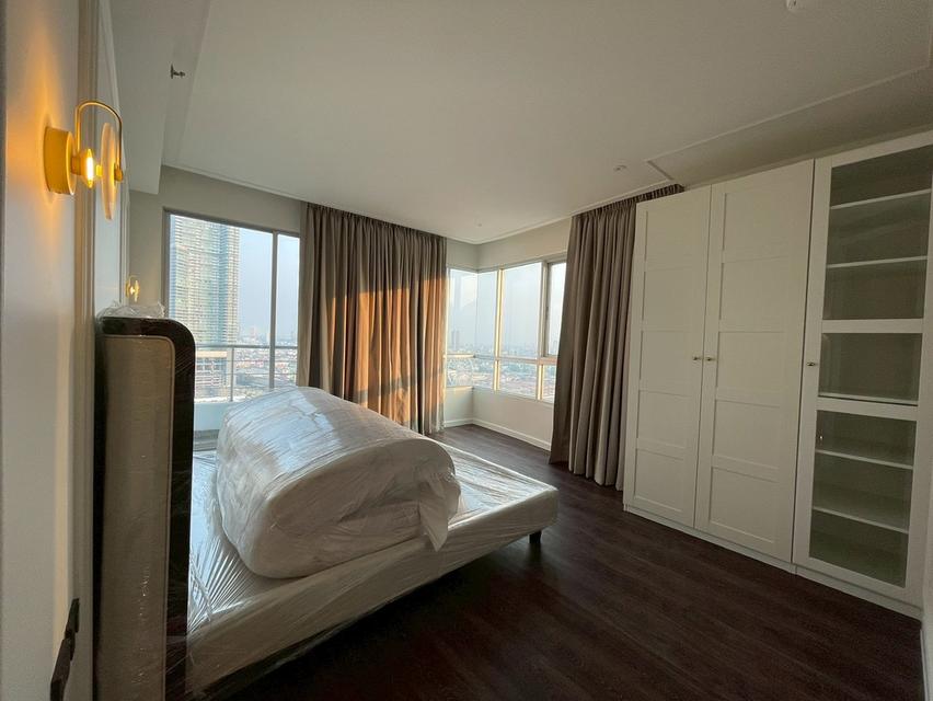 2 beds 2 baths Riverfront with Asiatique view 6