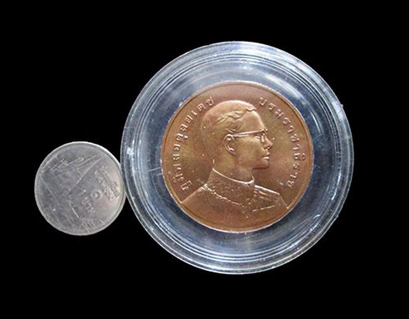 เหรียญในหลวงหลังพระสยามเทวาธิราช ปี2540 3
