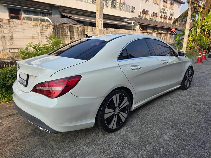 รถยนต์ benz cla200 urdan