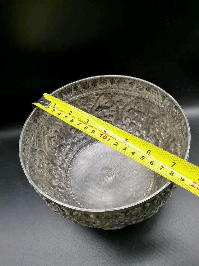 ขันเงิน เงิน 70-80% เงินดี ลายโบราณบาย 12 นักษัตริย์ เจ้าของขัดมาแล้ว ไม่รั่ว ไม่ซ่อม กว้าง 7.5" หนัก 276.6 กรัม ราคา 4,800 บาทรวมส่ง รูปย่อยที่ 3