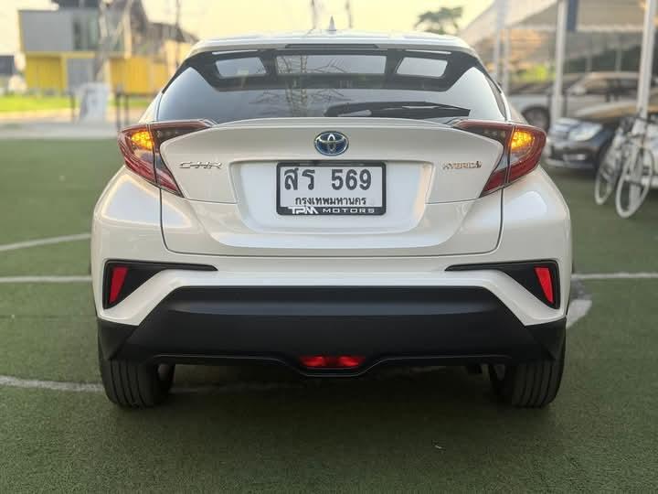 TOYOTA CHR รุ่น Top AT สีขาว 8