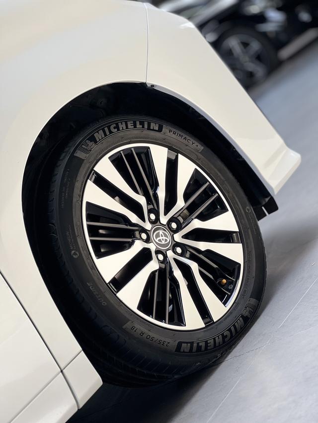 TOYOTA Alphard 2.5 SC Package 9