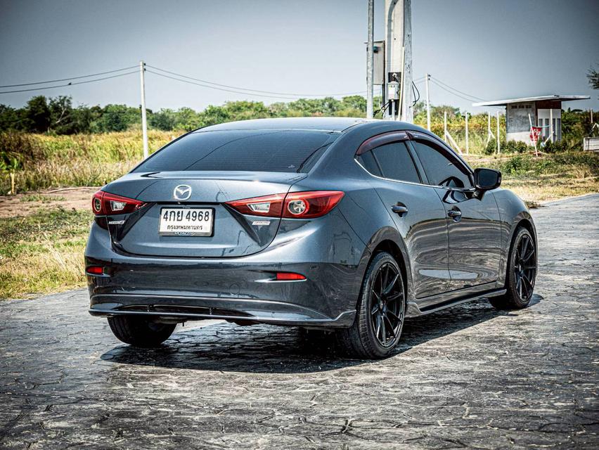 Mazda 3 2.0 SP สีเทา ตัวท๊อป ปี 2015 รถสวยสภาพดี