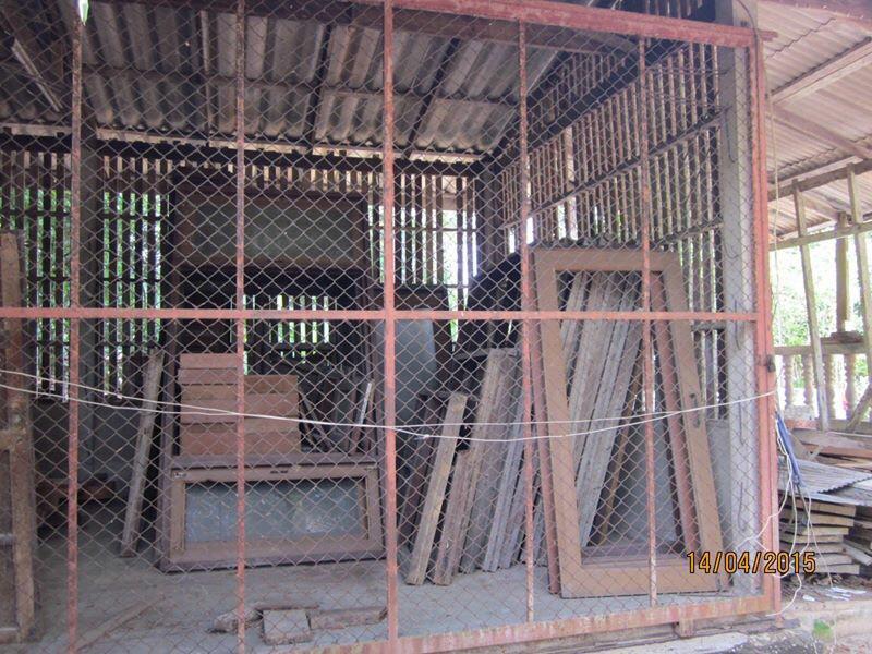 ขาย/หรือแลกเปลี่ยน/ บานประตูหน้าต่างไม้สัก พร้อมวงกบไม้แดง มือสอง 8