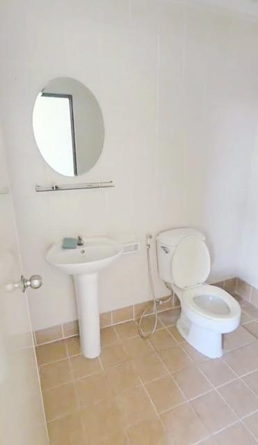 ตลาดไอยรา 2กม. ม.ธรรมศาสตร์ 3กม.โลตัส รังสิตคลองสอง 459 ม. 2แอร์ อาคาร 4.5 ชั้น ให้เช่า 20 ตร.วา 340 ตร.ม ติดถนนใหญ่ 6