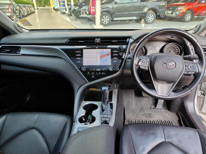 Toyota Camry 2.5 Hybrid Premium AT  7