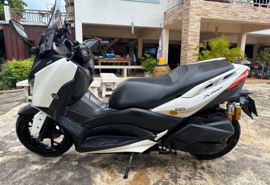 Yamaha XMAX 300 สีขาว 2