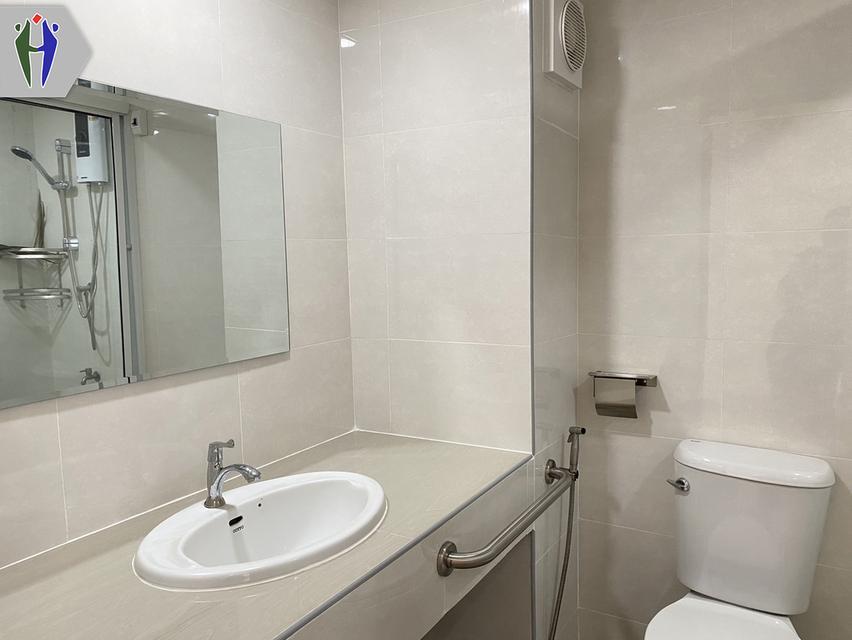 อังเกต คอนโดจอมเทียน ให้เช่า ไม่ไกลชายหาด •	ขนาด  51 ตรม. สตูดิโอ 1 ห้องน้ำ •	 เครื่องปรับอากาศ, ตู้เย็น •	ระเบียงวิวทะเล •	สระว่ายน้ำ •	 สถานที่ตั้ง: 7