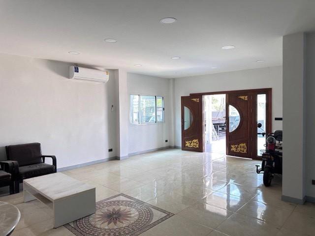 ขายโกดังพร้อมออฟฟิศและบ้านพัก บนพื้นที่ 1 ไร่ ซอยวัดศรีวารีน้อย บางเสาธง สมุทรปราการ พื้นที่ธุรกิจครบชุด รองรับคลังสินค้า เครื่องจักรหนัก 4