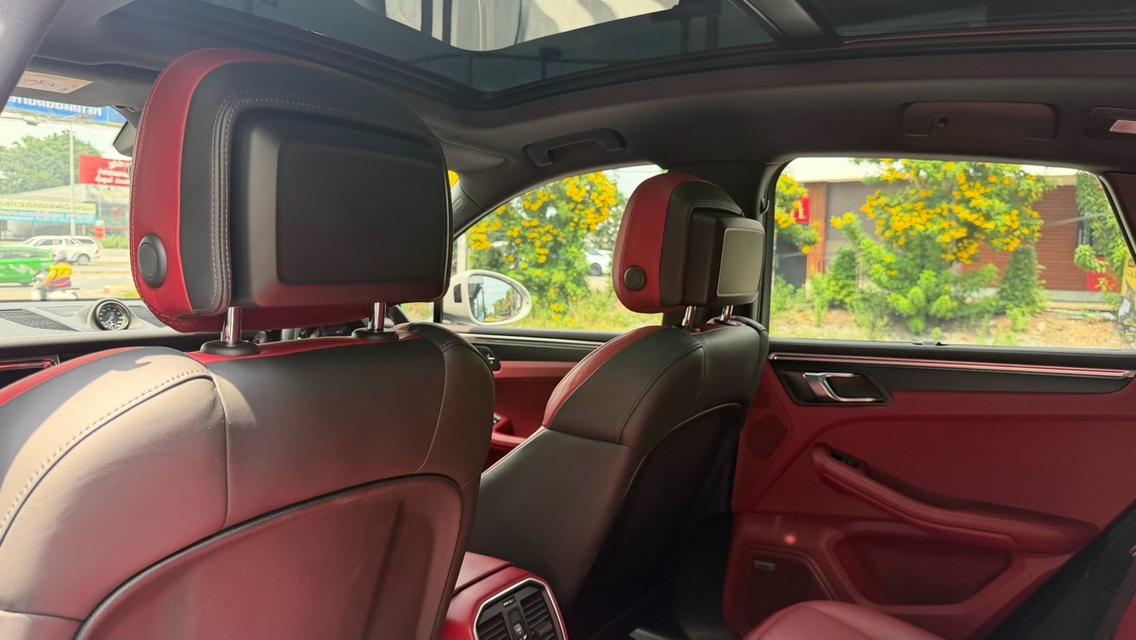 (แจ้งรหัสรถ KPV246) 2022 PORSCHE MACAN 2.0 Facelift สี crayon ภายในแดง รูปที่ 8