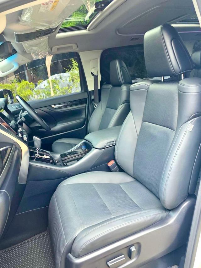 Toyota ALPHARD 2.5SC PACKAGE สีขาว ปี 2023 ไมล์ 17,000 กม.  9