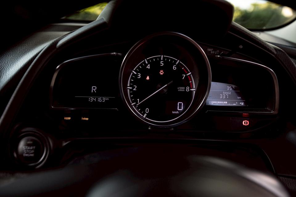 Mazda2 1.3 HighConnect Sport ปี 2017 สีน้ำตาล มือเดียวป้ายแดง 15