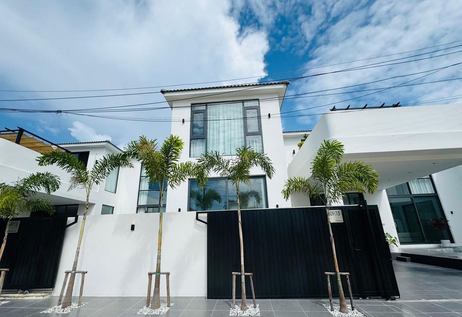 Pool villa beachfront Pratumnak hill Pattaya 200,000/month 1