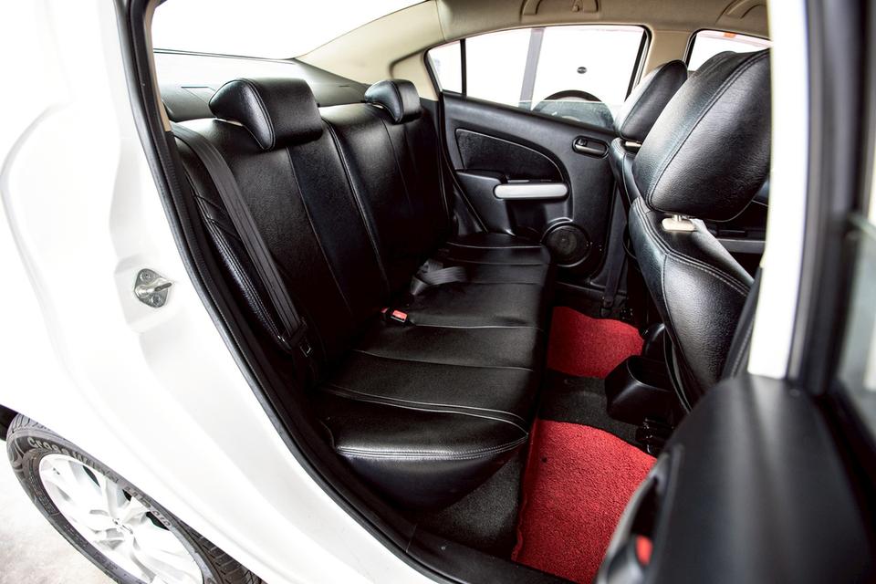 Mazda2 1.5 Spirit Sedan สีขาว ปี 2011  13