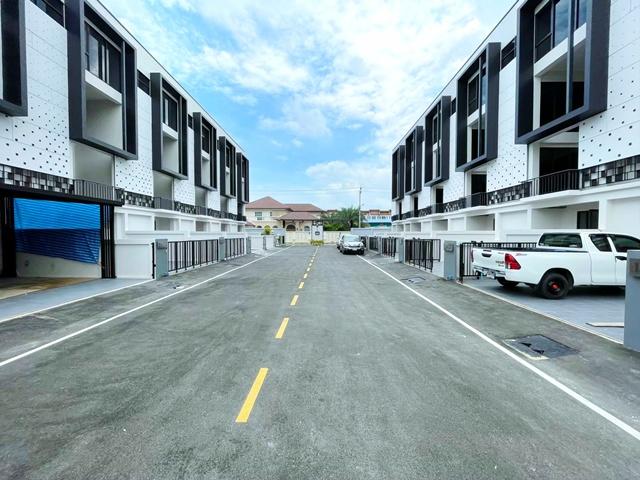 รพ.สินแพทย์ 900 ม. แฟชั่น700ม. MRT คู้บอน 2 กม. ให้เช่า โฮมออฟฟิศ 4 ชั้น หลังมุม 50 ตร.วา. 765 ตร.ม. เดอะพรอมานาด 700 ม. 1