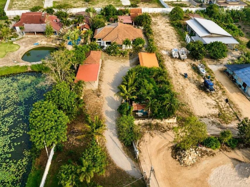 Urgent Sale — Detached House with Large Land in Huai Yai, PattayaDetached house with large land plot for urgent sale in Huai Yai. 18