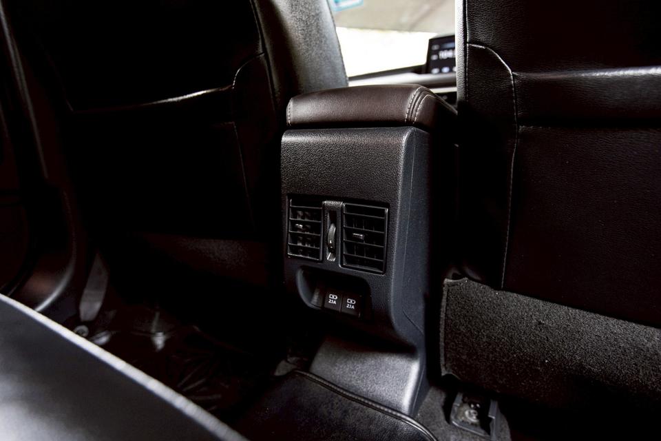 Toyota Yaris Ativ 1.2Premium ปี23 รูปที่ 11