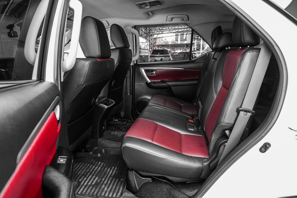 2016 Toyota Fortuner 2.8 TRD Sportivo 4WD SUV AT  สีขาว ไมล์ 140764 กม. 16